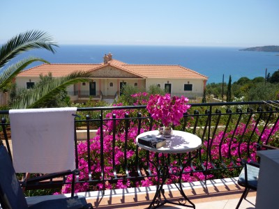 Kilátás a teraszról, tiszta időben Zakhyntossal a háttérben